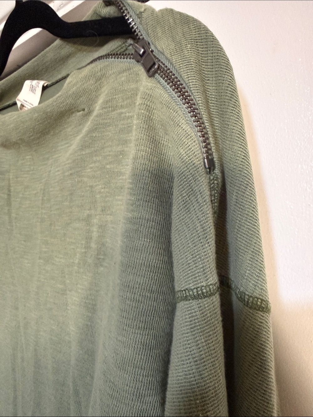 Free People Slouchy Long Sleeve Top Sage Green Off Shoulder Dolman Small - Picture 4 of 16